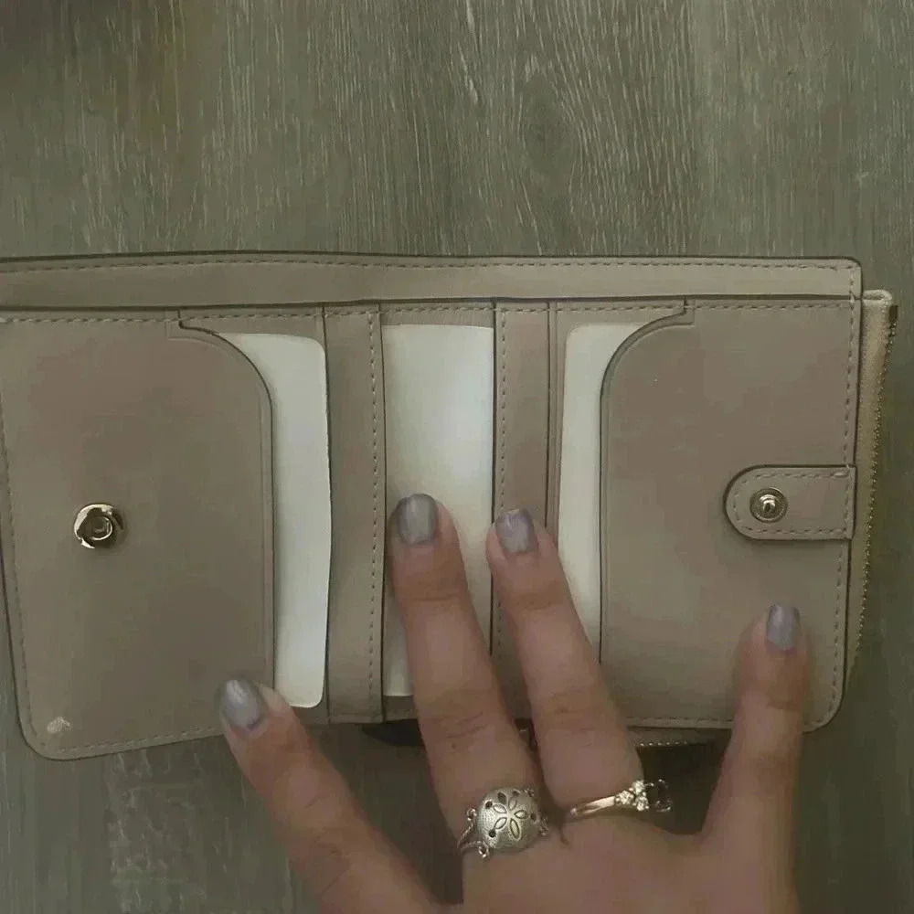 Kate Spade Rose Gold Wallet NWT - Picture 4 of 6